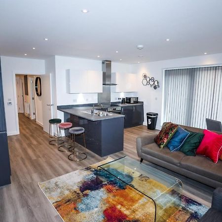 Lovely 2 Bed Apartment With Parking ロンドン エクステリア 写真