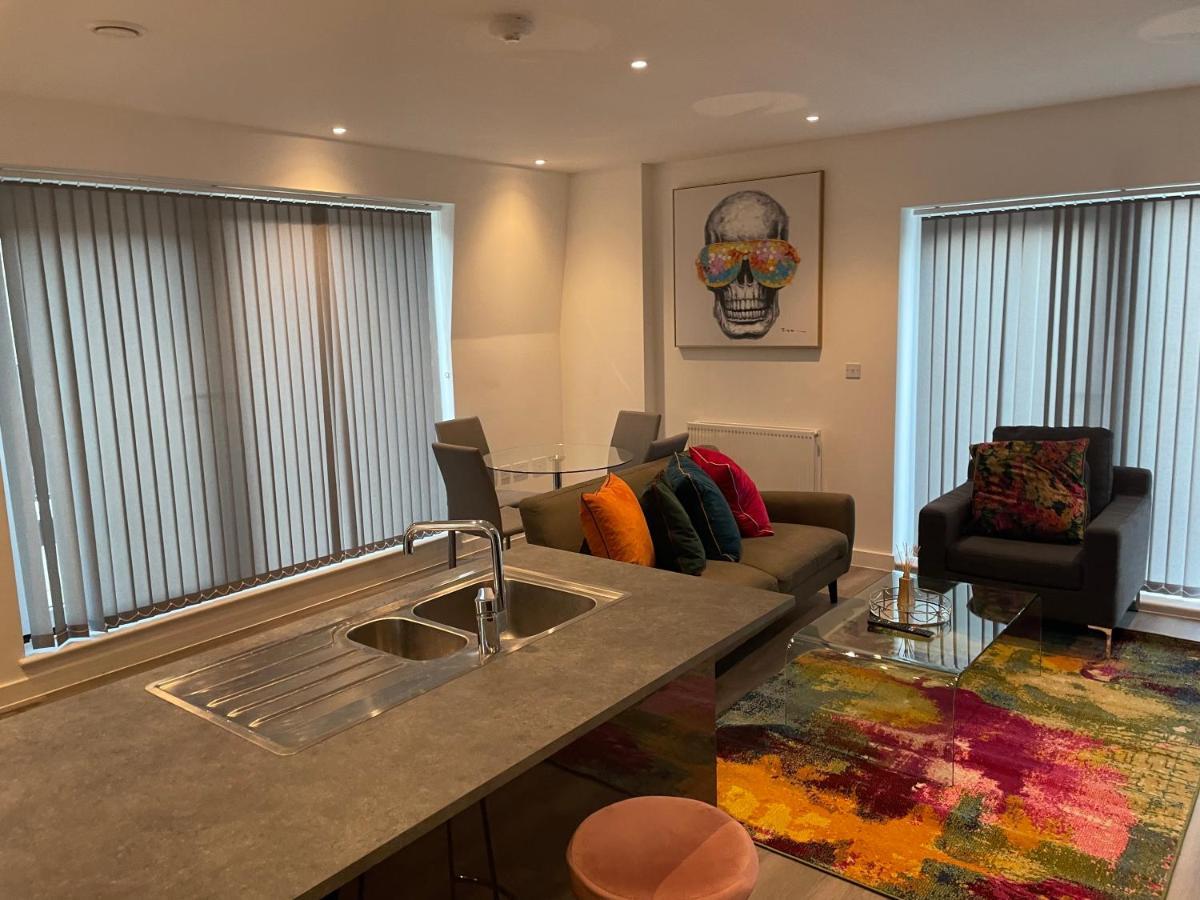 Lovely 2 Bed Apartment With Parking ロンドン エクステリア 写真