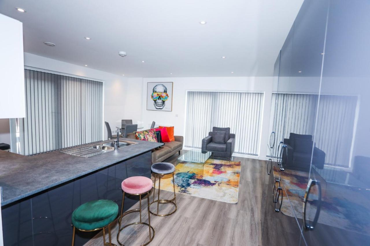 Lovely 2 Bed Apartment With Parking ロンドン エクステリア 写真