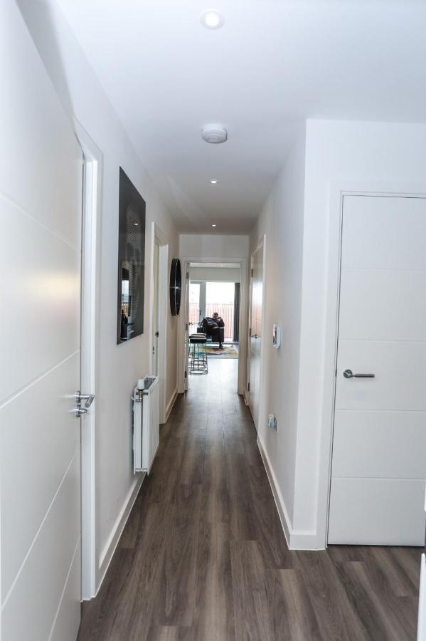 Lovely 2 Bed Apartment With Parking ロンドン エクステリア 写真