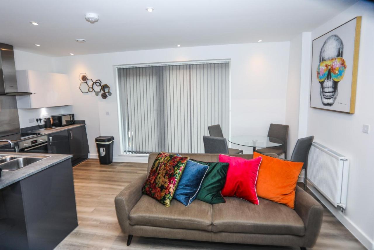 Lovely 2 Bed Apartment With Parking ロンドン エクステリア 写真
