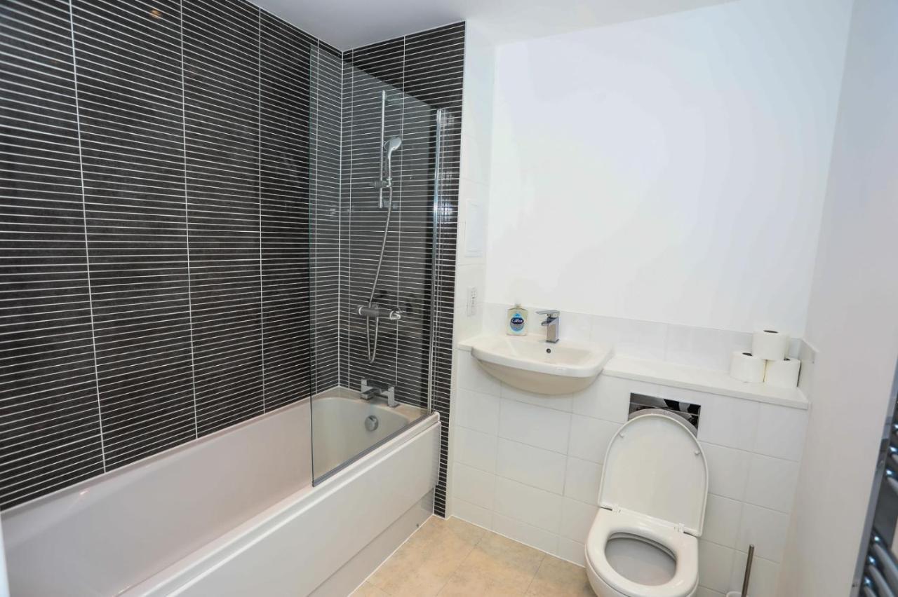Lovely 2 Bed Apartment With Parking ロンドン エクステリア 写真