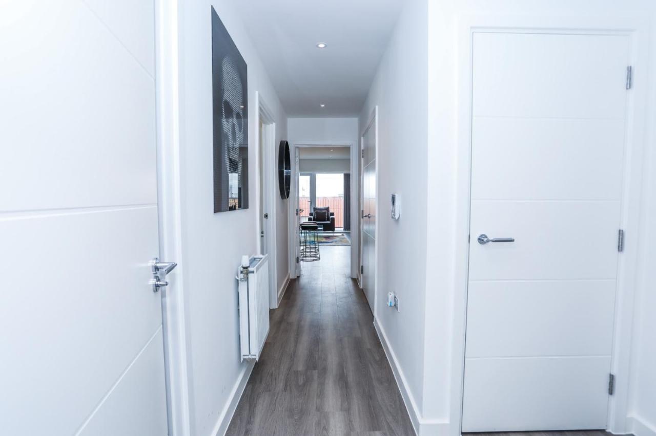 Lovely 2 Bed Apartment With Parking ロンドン エクステリア 写真