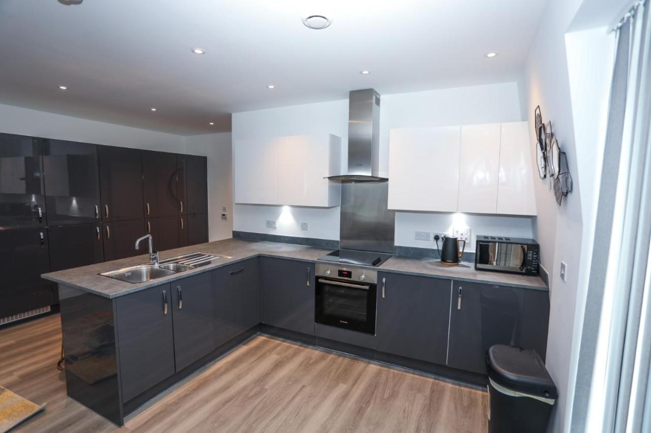 Lovely 2 Bed Apartment With Parking ロンドン エクステリア 写真