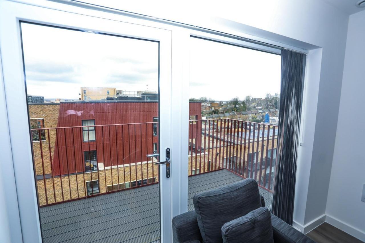 Lovely 2 Bed Apartment With Parking ロンドン エクステリア 写真