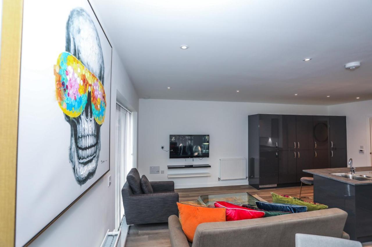 Lovely 2 Bed Apartment With Parking ロンドン エクステリア 写真