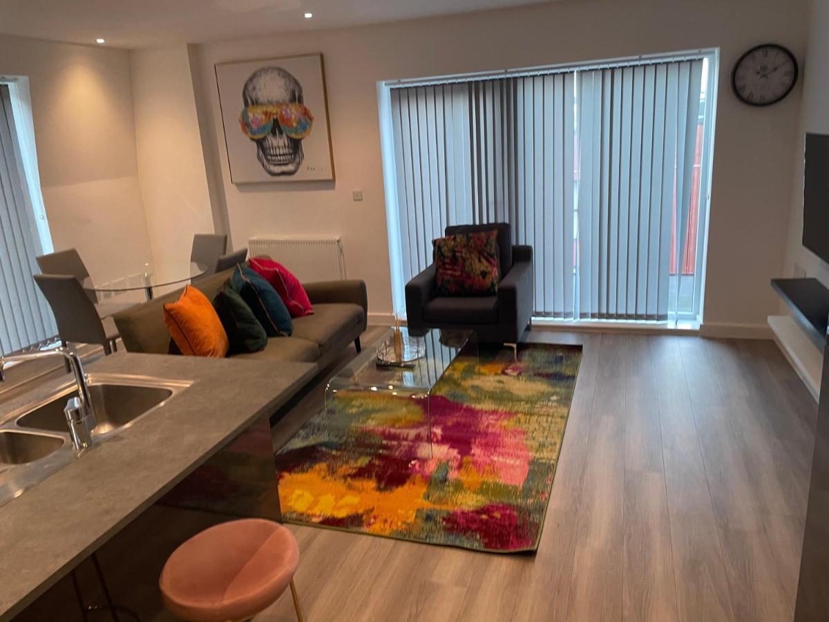 Lovely 2 Bed Apartment With Parking ロンドン エクステリア 写真