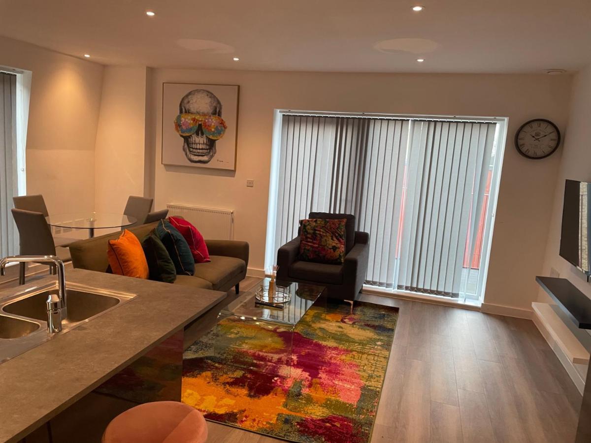 Lovely 2 Bed Apartment With Parking ロンドン エクステリア 写真