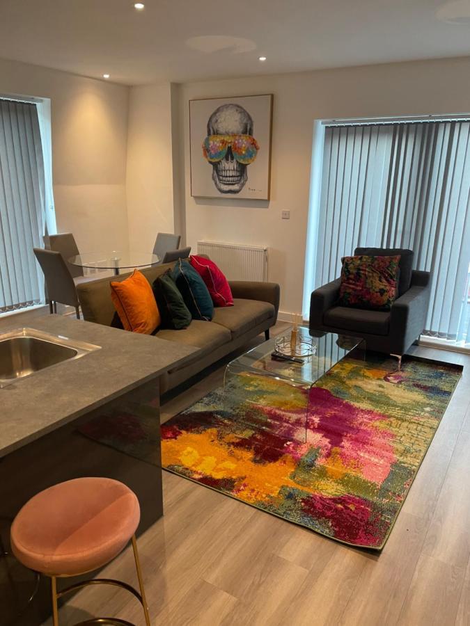 Lovely 2 Bed Apartment With Parking ロンドン エクステリア 写真