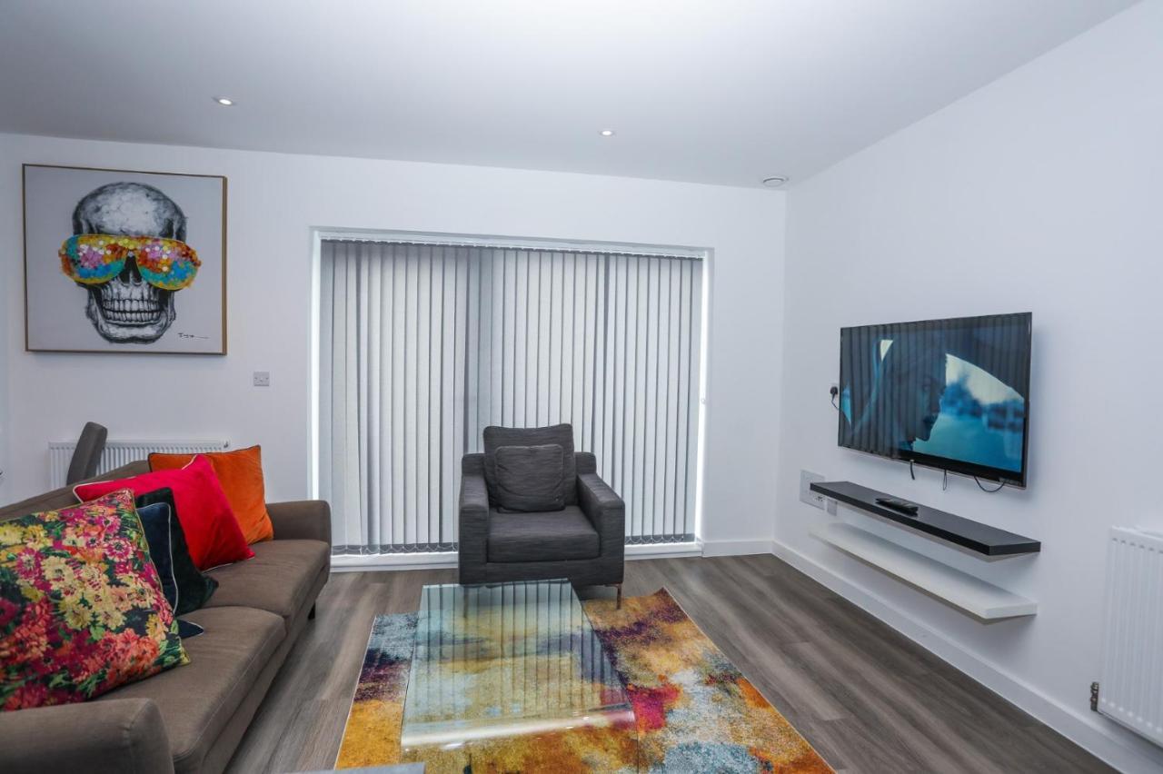 Lovely 2 Bed Apartment With Parking ロンドン エクステリア 写真